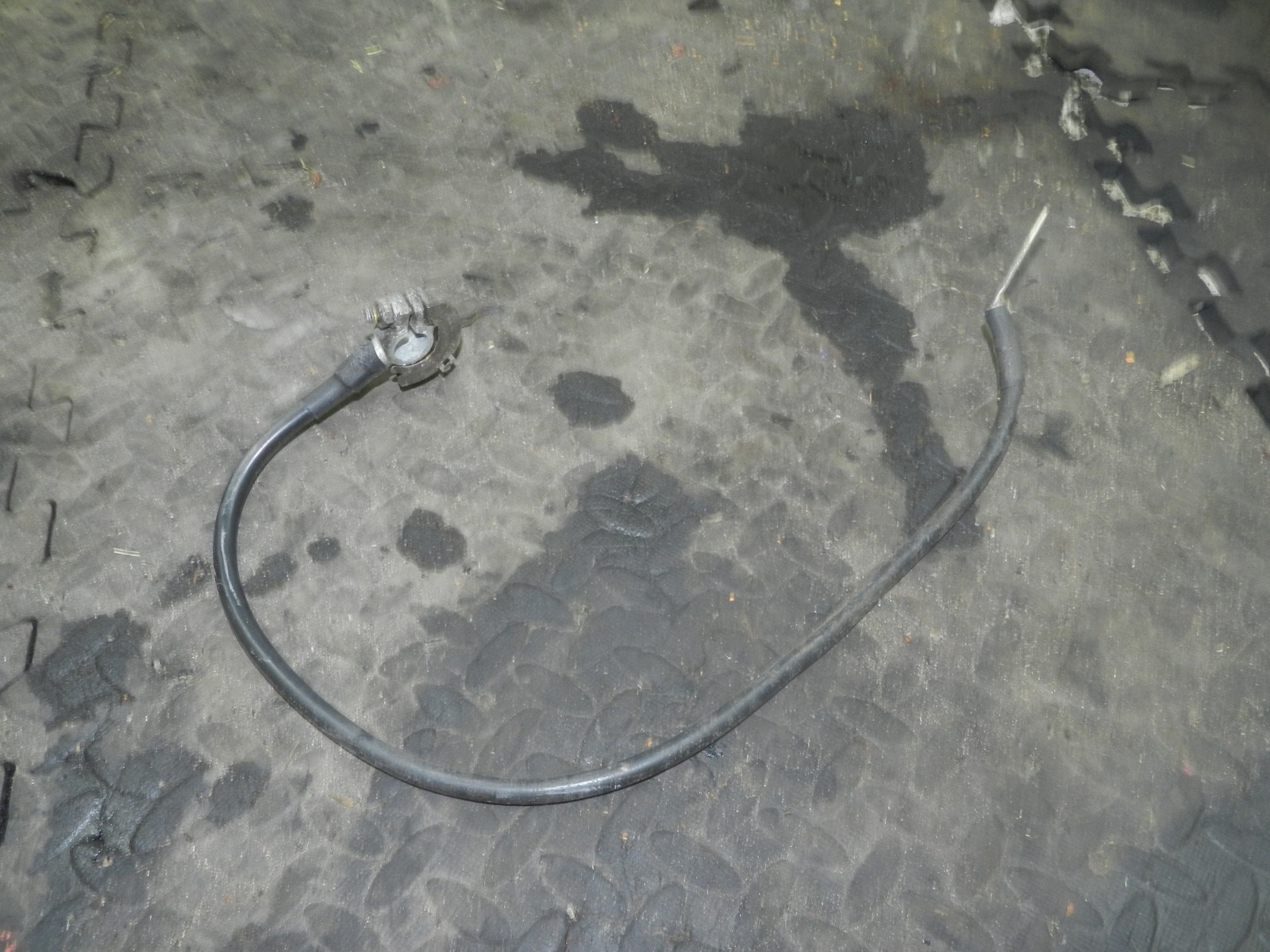 183. 2006 AUDI A4 CONVERTIBLE B7. EARTH CABLE TERMINAL STRAP NEGATIVE