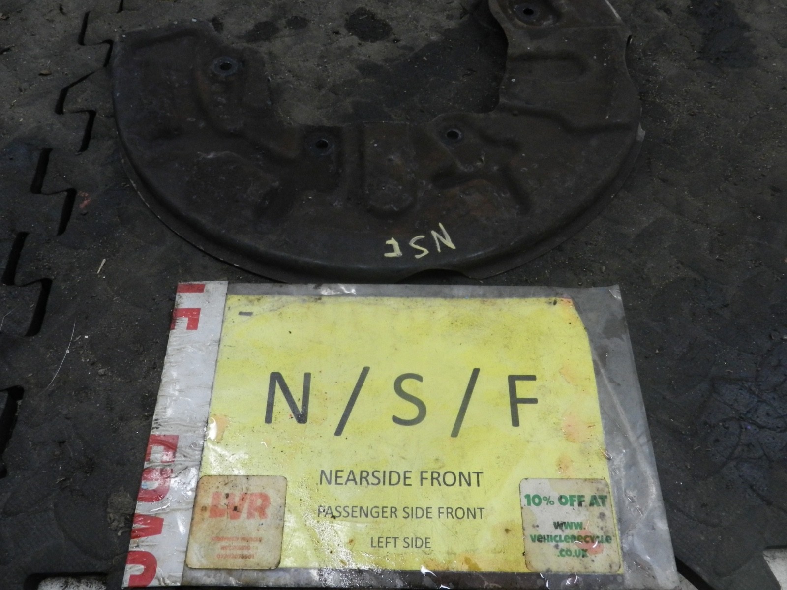 183. 2006 AUDI A4 CONVERTIBLE B7. PASSENGER SIDE FRONT BRAKE HEAT SHIELD