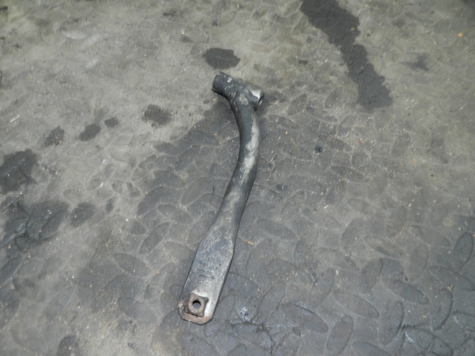 183. 2006 AUDI A4 CONVERTIBLE B7. STRUT BRACE MOUNT FRAME