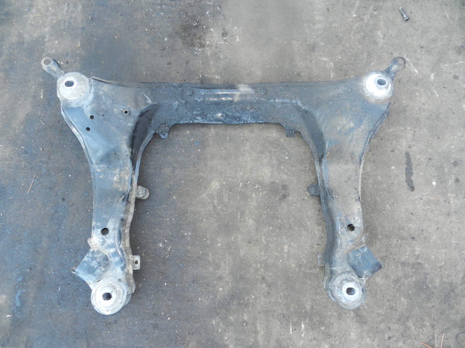 183. 2006 AUDI A4 CONVERTIBLE B7. FRONT ENGINE SUB FRAME