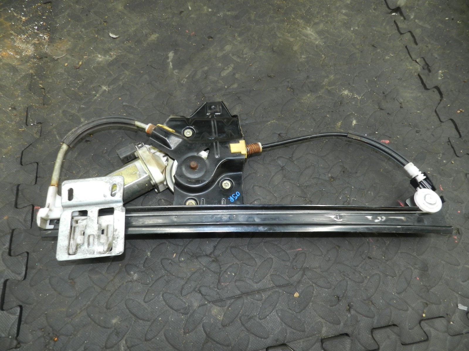 182. 2004 LANDROVER FREELANDER 1 L314. DRIVER SIDE REAR DOOR WINDOW REGULATOR