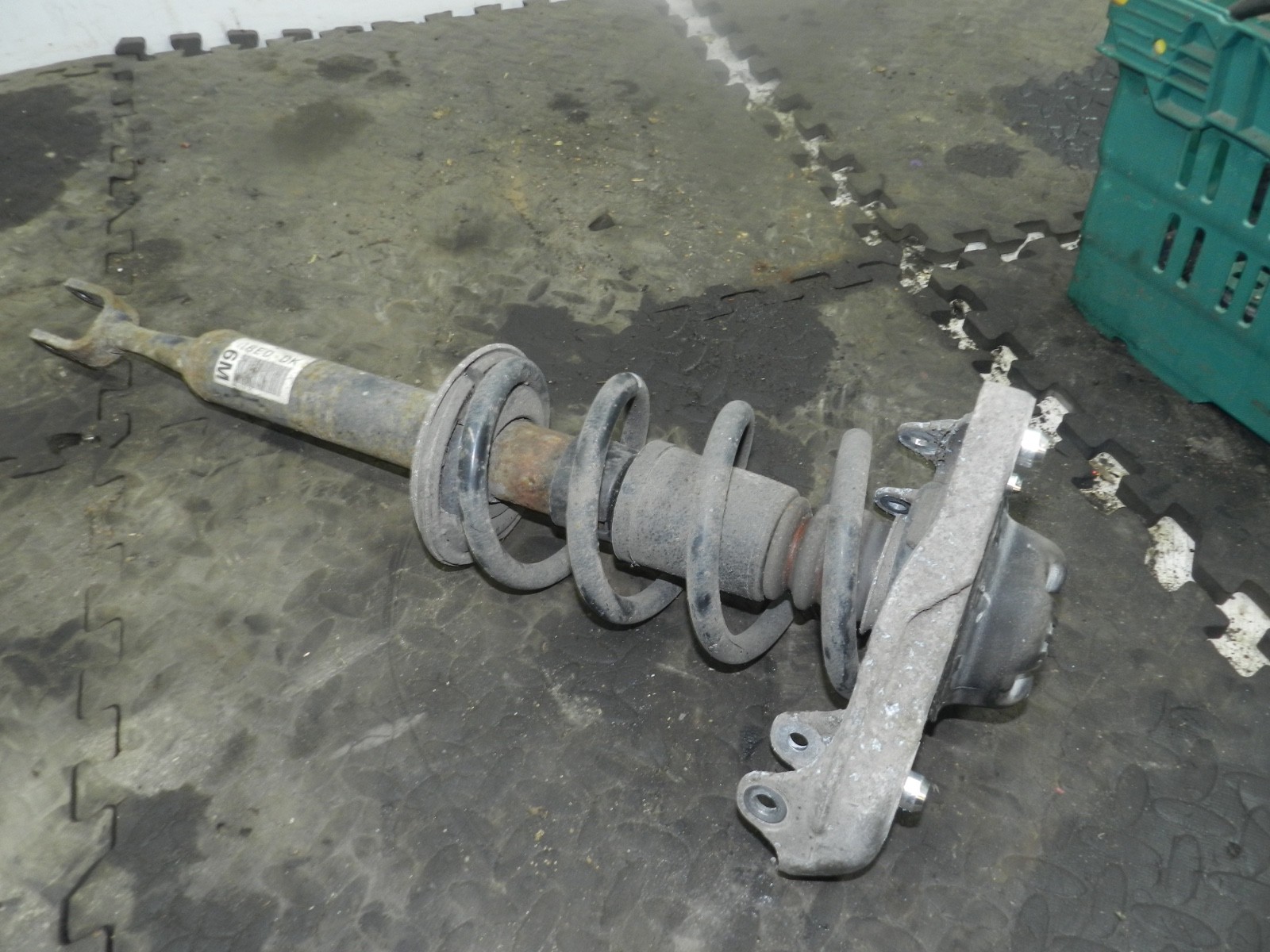 183. 2006 AUDI A4 CONVERTIBLE B7. PASSENGER SIDE FRONT SUSPENSION UNIT STRUT - Image 2