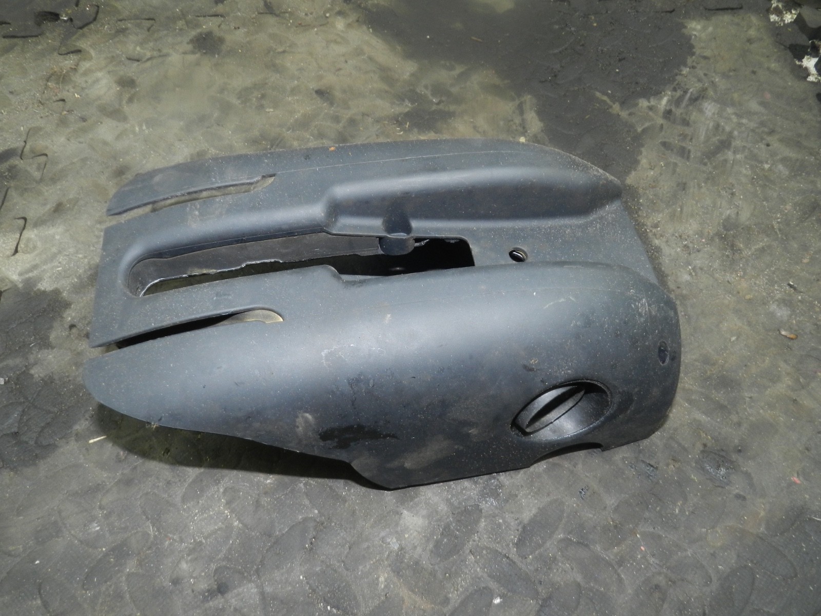 183. 2006 AUDI A4 CONVERTIBLE B7. STEERING COWLING LOWER