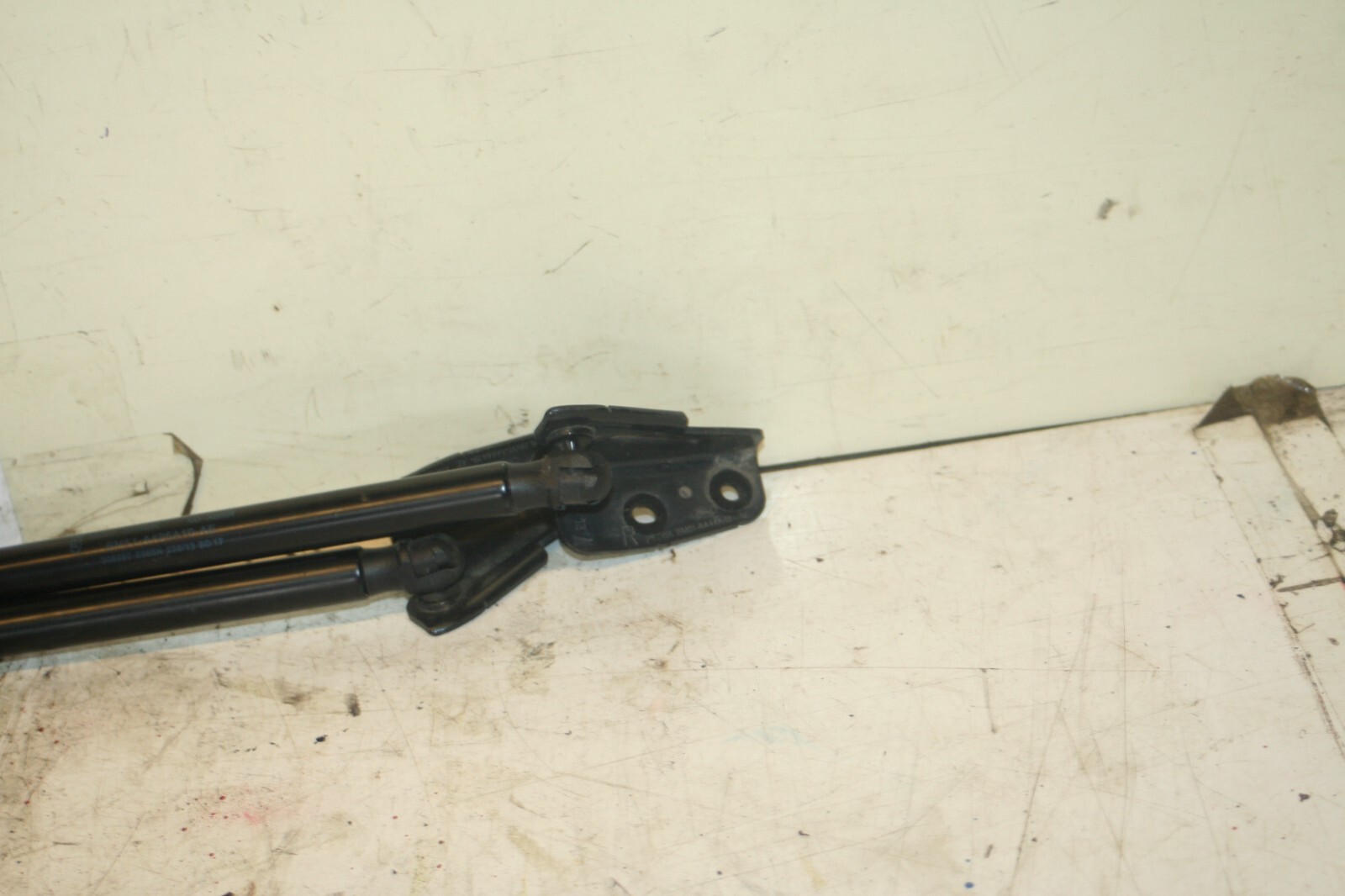 (69) 2014 FORD FOCUS MK3 1.0 ECOBOOST. HYDRAULIC GAS STRUTS - Image 2