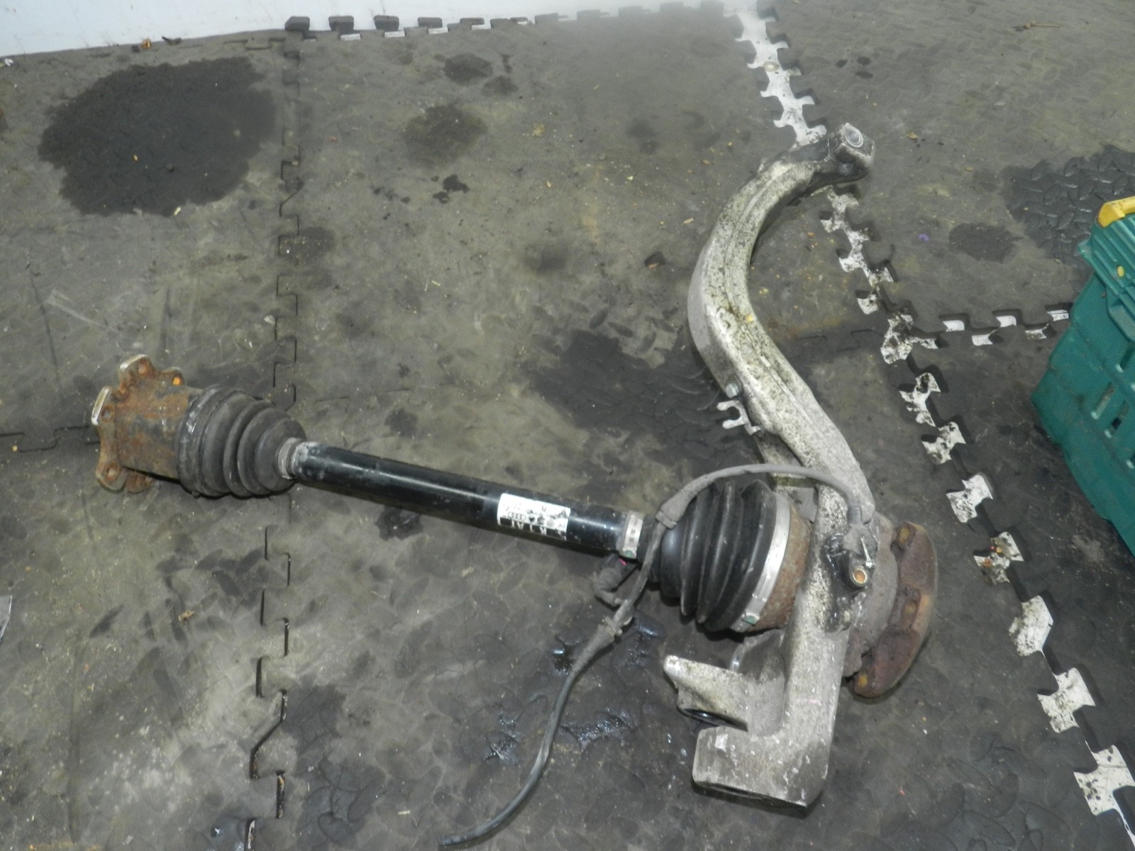 183. 2006 AUDI A4 CONVERTIBLE B7. PASSENGER WHEEL HUB STUB AXLE + DRIVESHAFT - Image 3