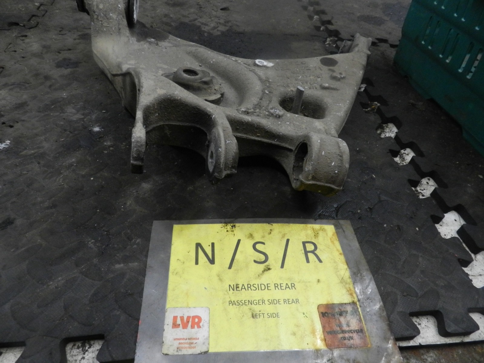 183. 2006 AUDI A4 CONVERTIBLE B7. PASSENGER SIDE REAR SUSPENSION ARM