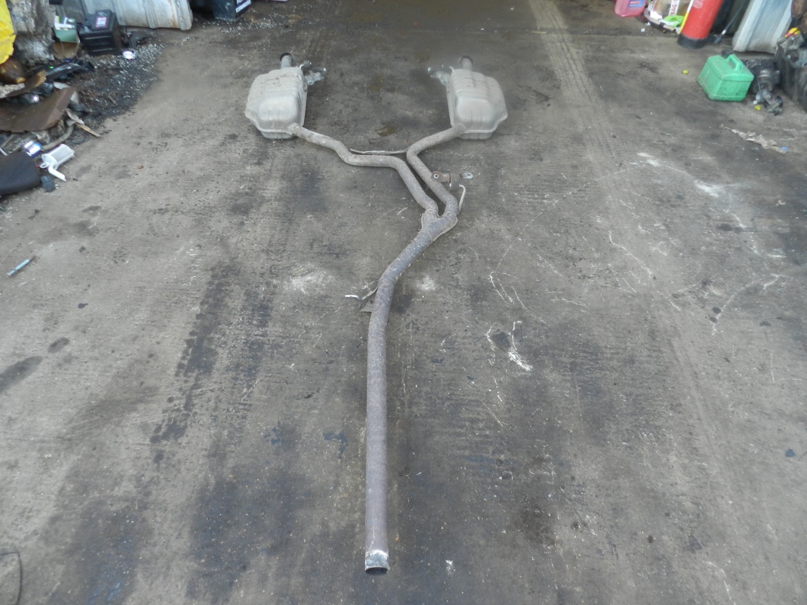 183. 2006 AUDI A4 CONVERTIBLE B7. EXHAUST MID AND REAR PIPES