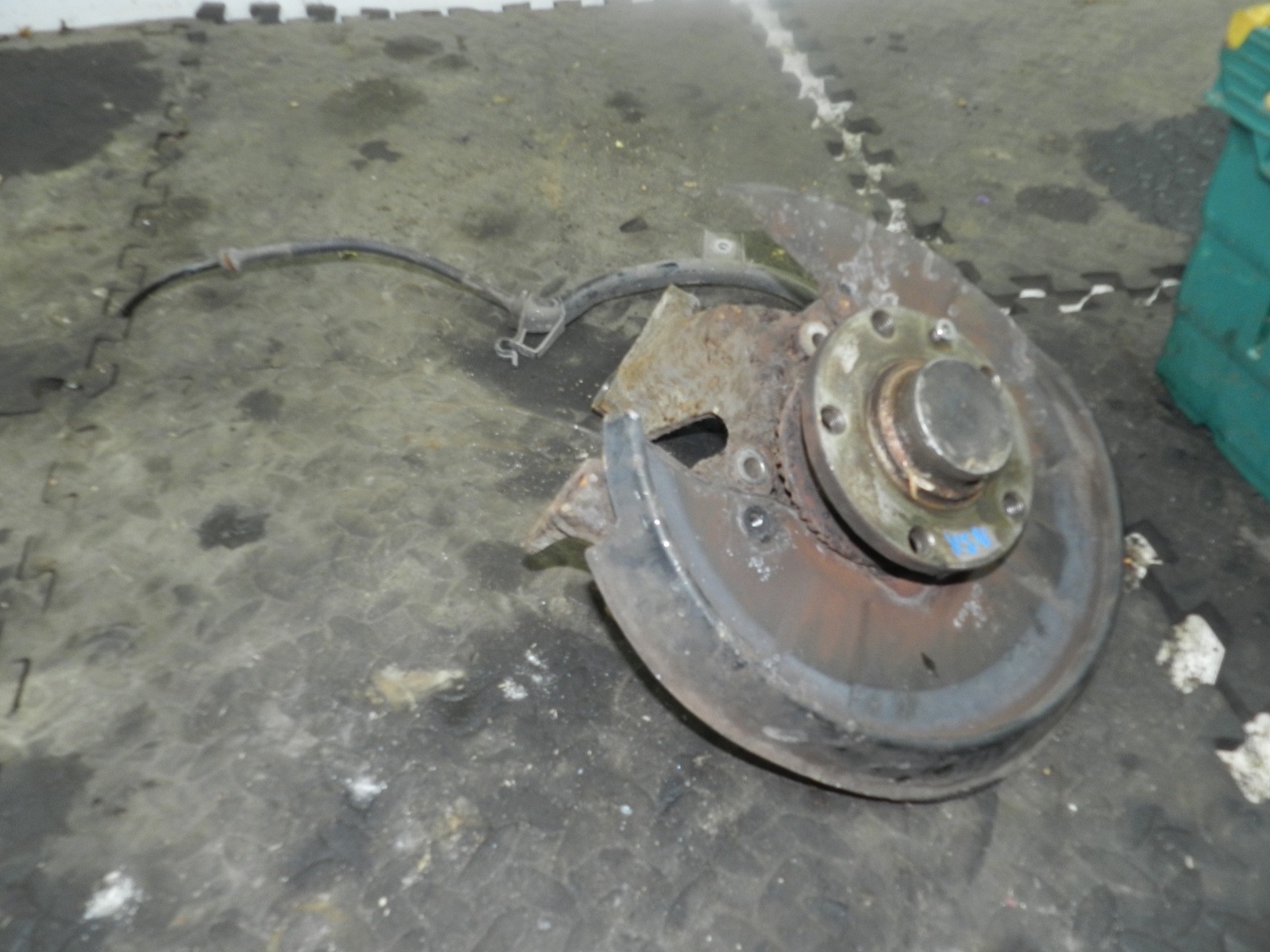 183. 2006 AUDI A4 CONVERTIBLE B7. PASSENGER SIDE REAR WHEEL HUB STUB AXLE - Image 3