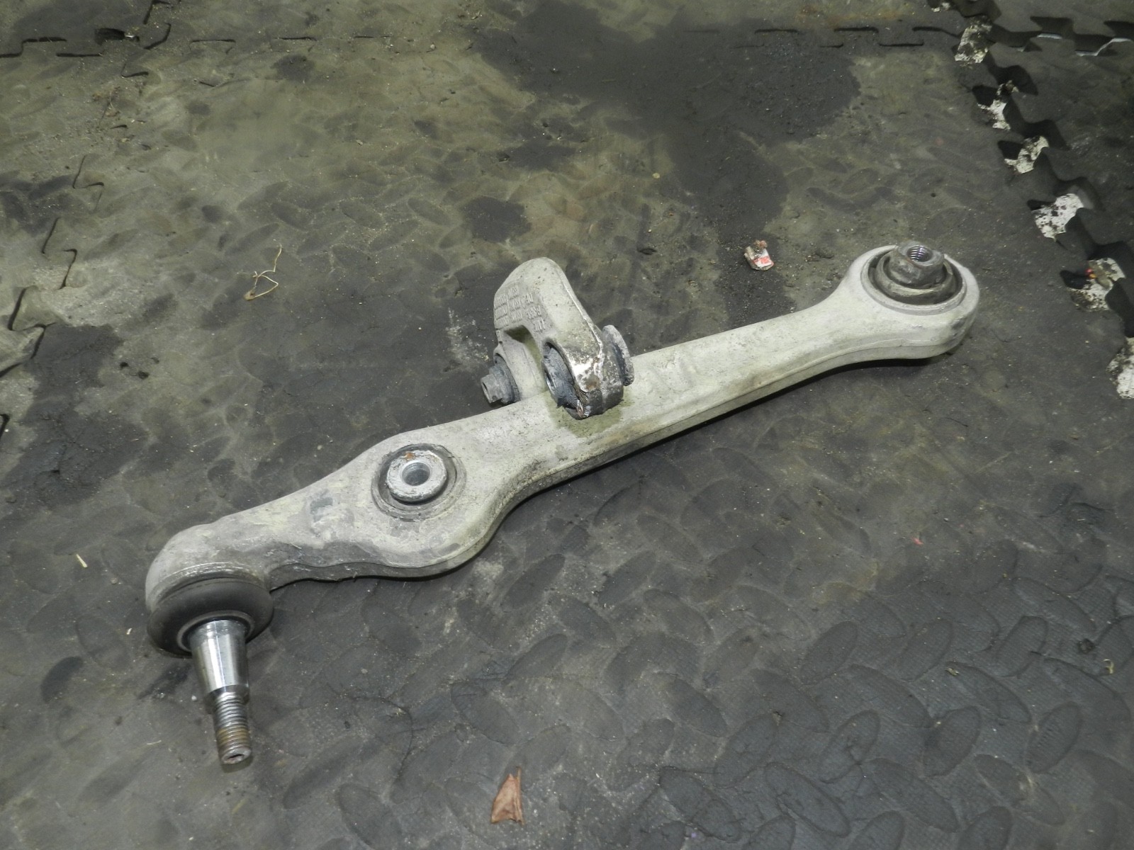183. 2006 AUDI A4 CONVERTIBLE B7. PASSENGER SIDE FRONT LOWER ARM - Image 3