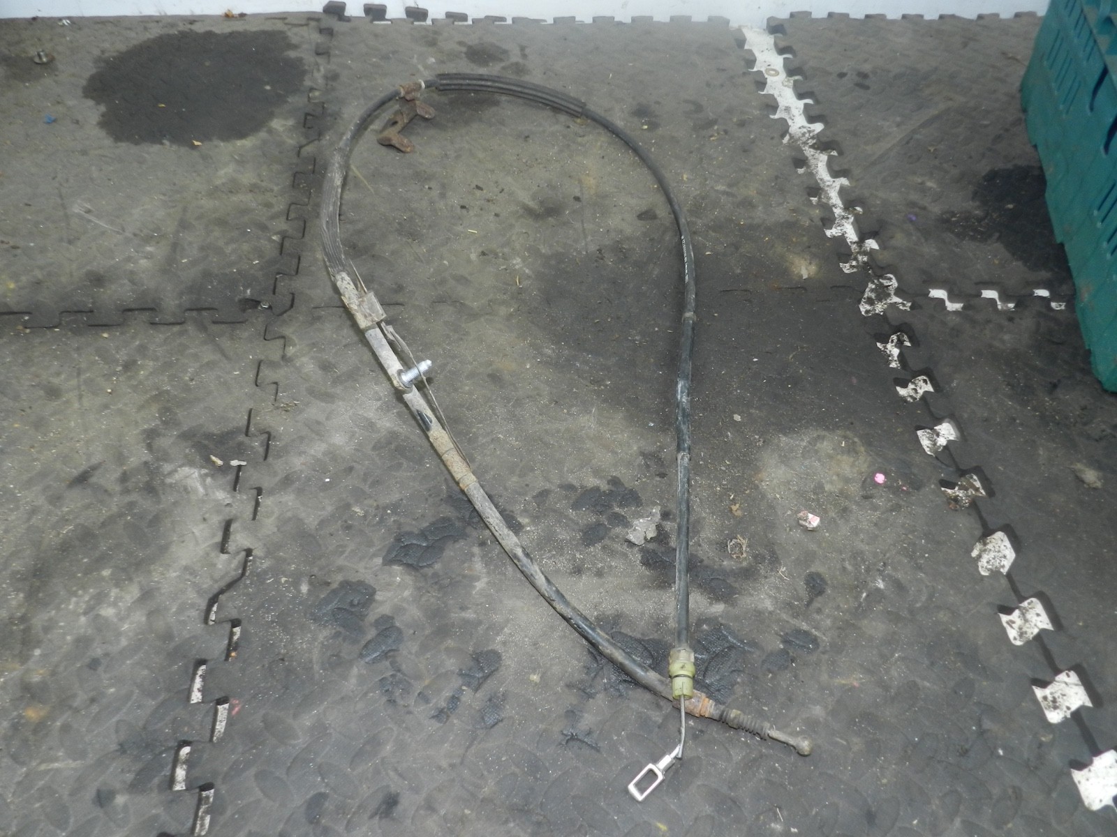 183. 2006 AUDI A4 CONVERTIBLE B7. HAND BRAKE CABLE