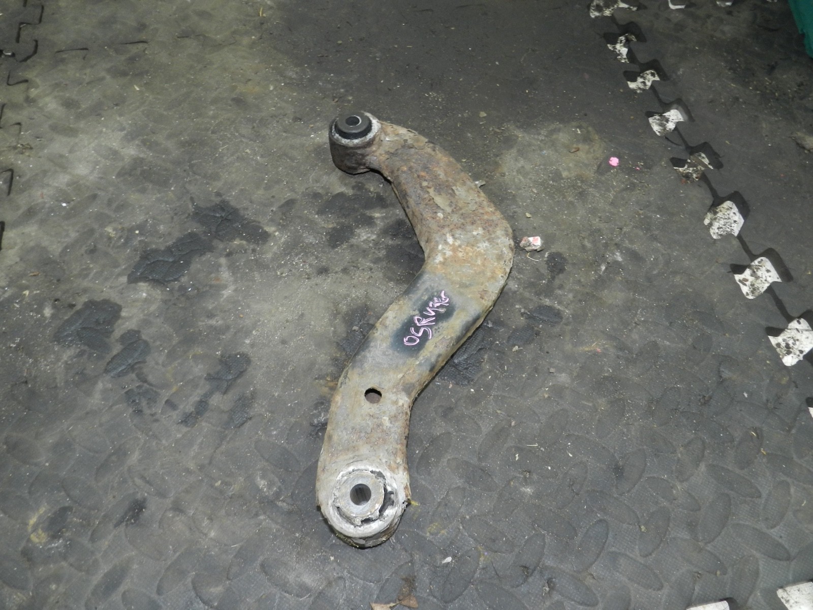 183. 2006 AUDI A4 CONVERTIBLE B7. DRIVER SIDE REAR UPPER ARM - Image 3