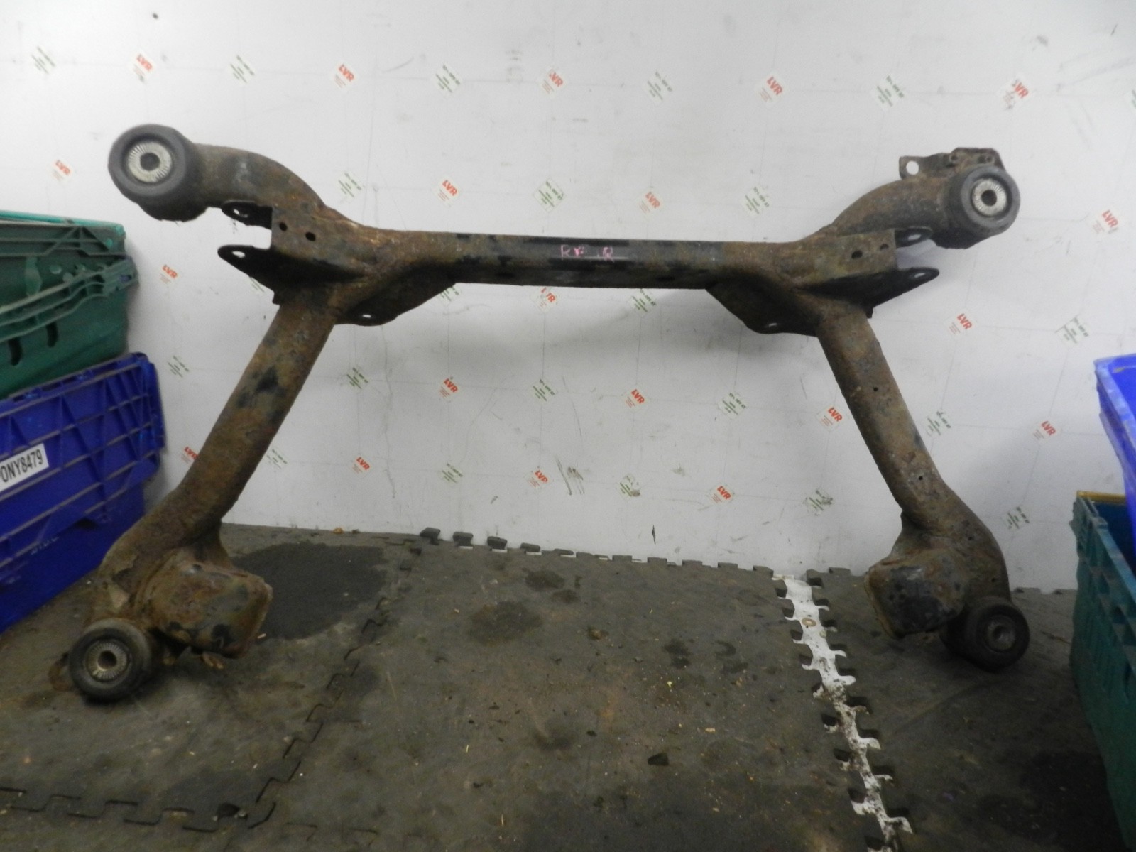 183. 2006 AUDI A4 CONVERTIBLE B7. REAR SUB FRAME