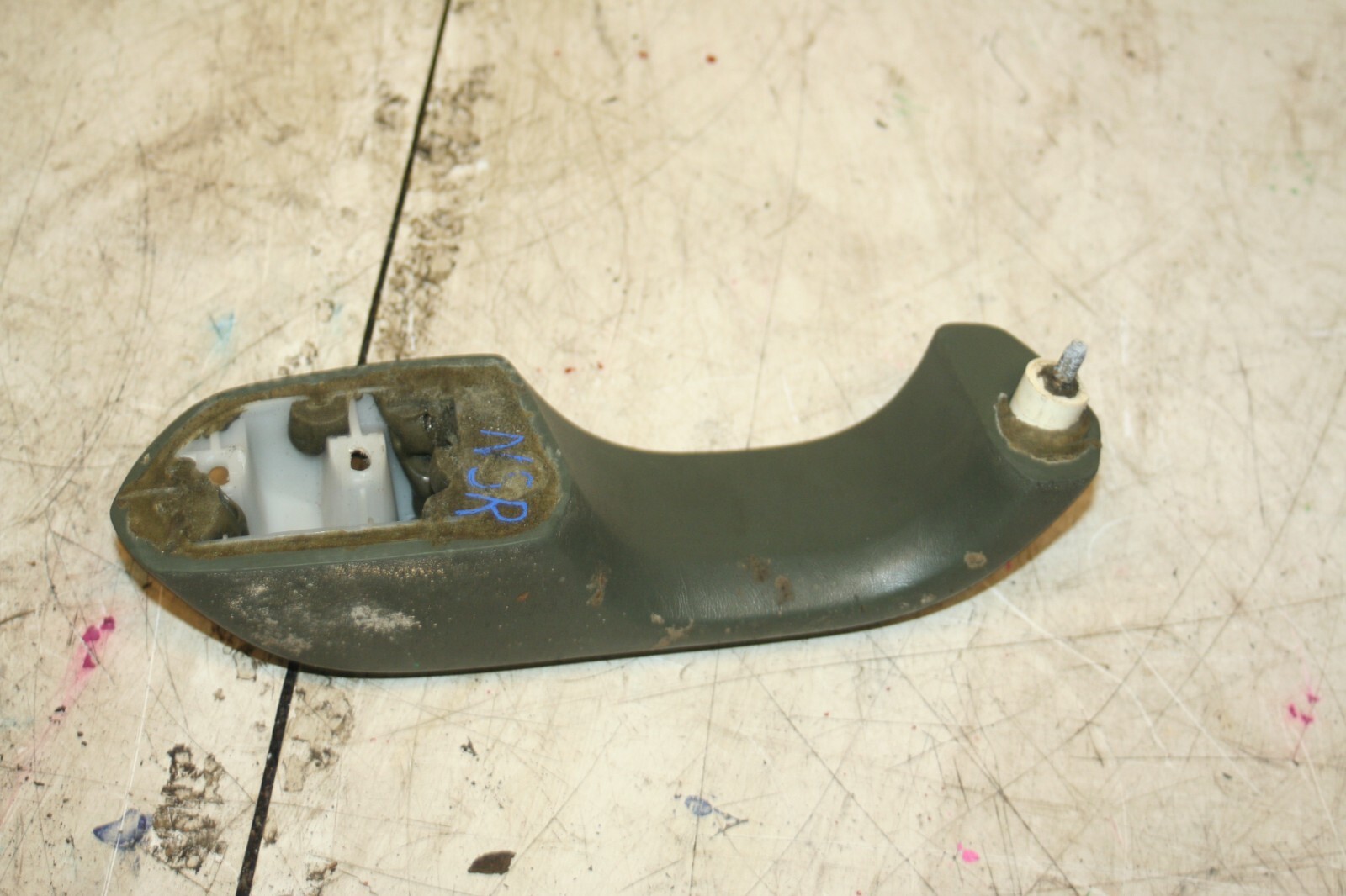 1988 BMW 525 E28. NEAR SIDE REAR INTERNAL DOOR HANDLE ARM REST - Image 2