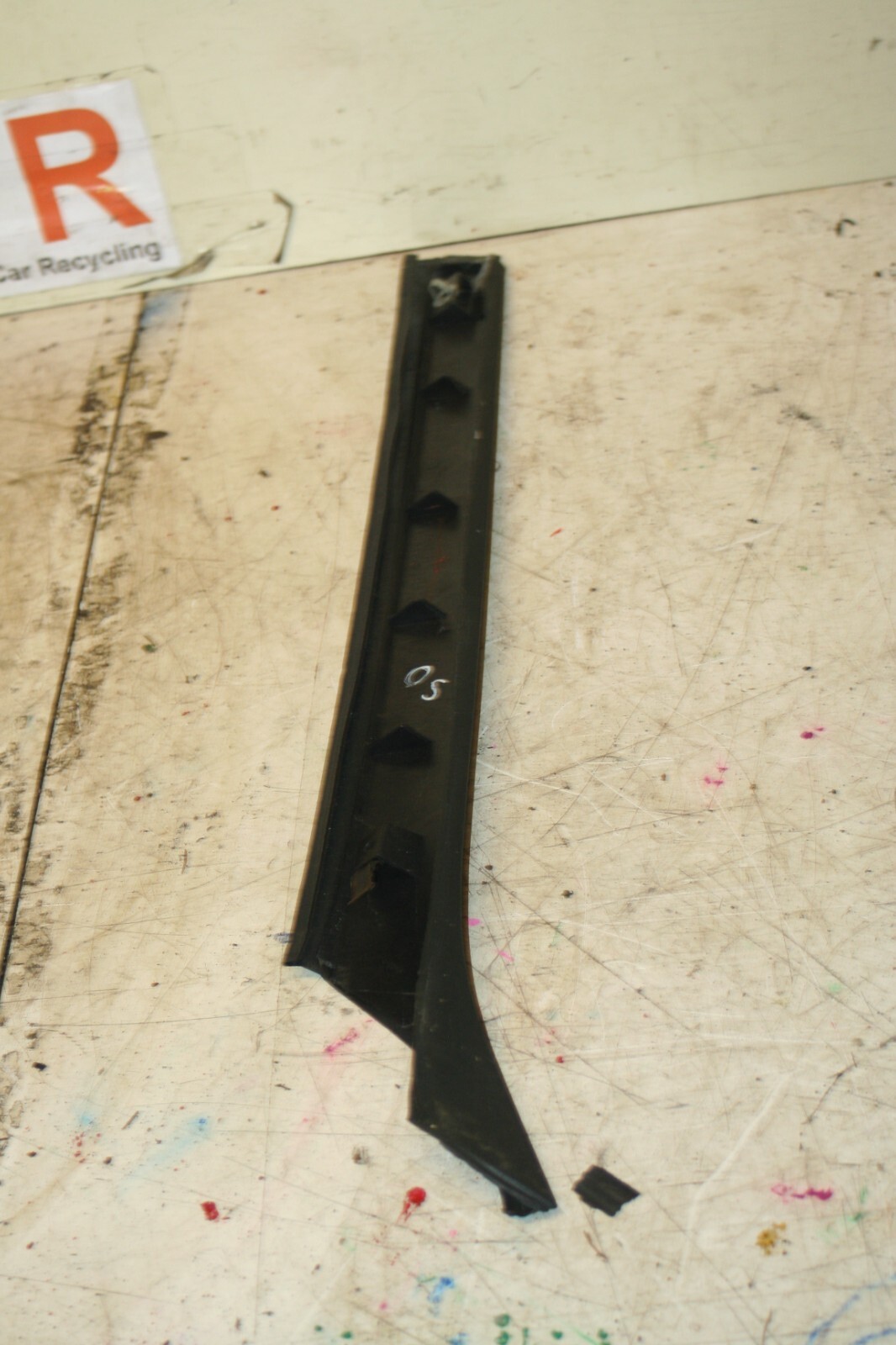 1988 BMW 525 E28. DRIVER OFF SIDE A PILLAR TRIM - Image 2