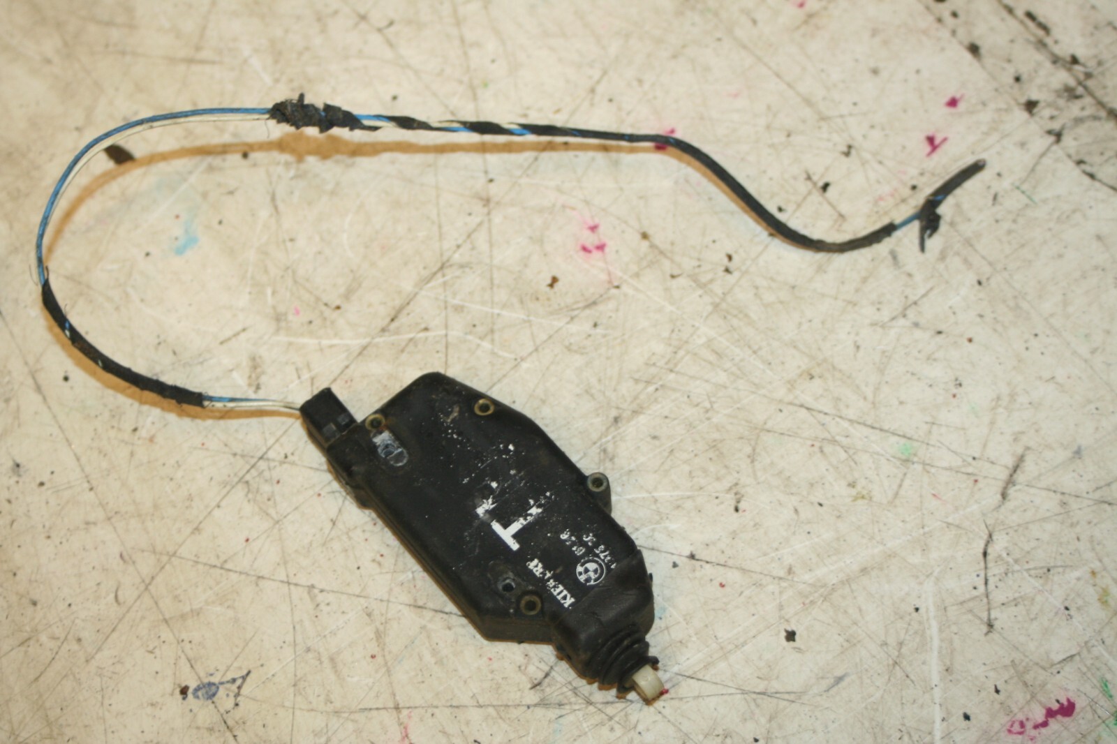 1988 BMW 525 E28. NEAR SIDE REAR DOOR LOCK ACTUATOR - Image 2