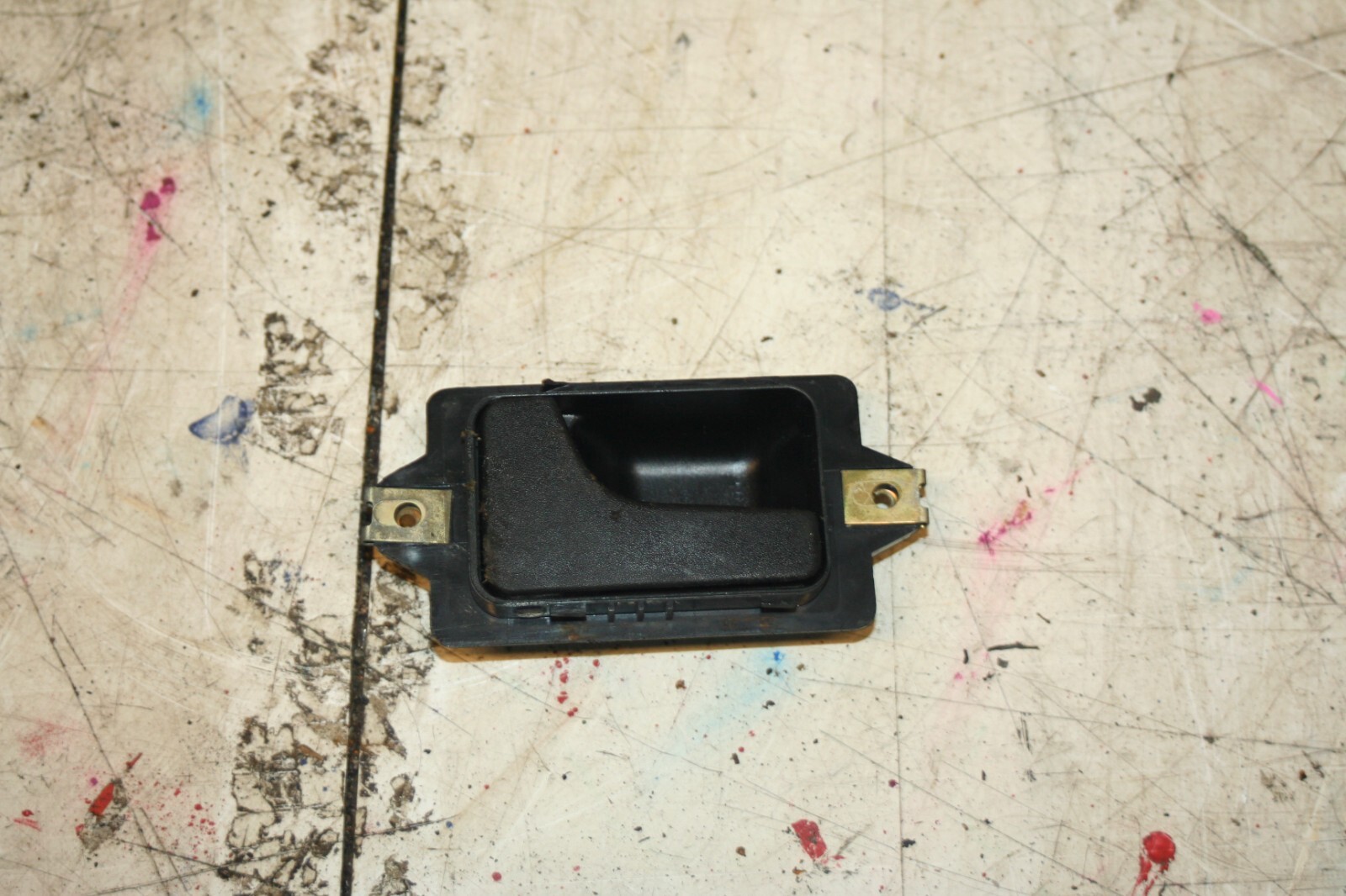 1988 BMW 525 E28. NEAR SIDE FRONT INNER DOOR HANDLE