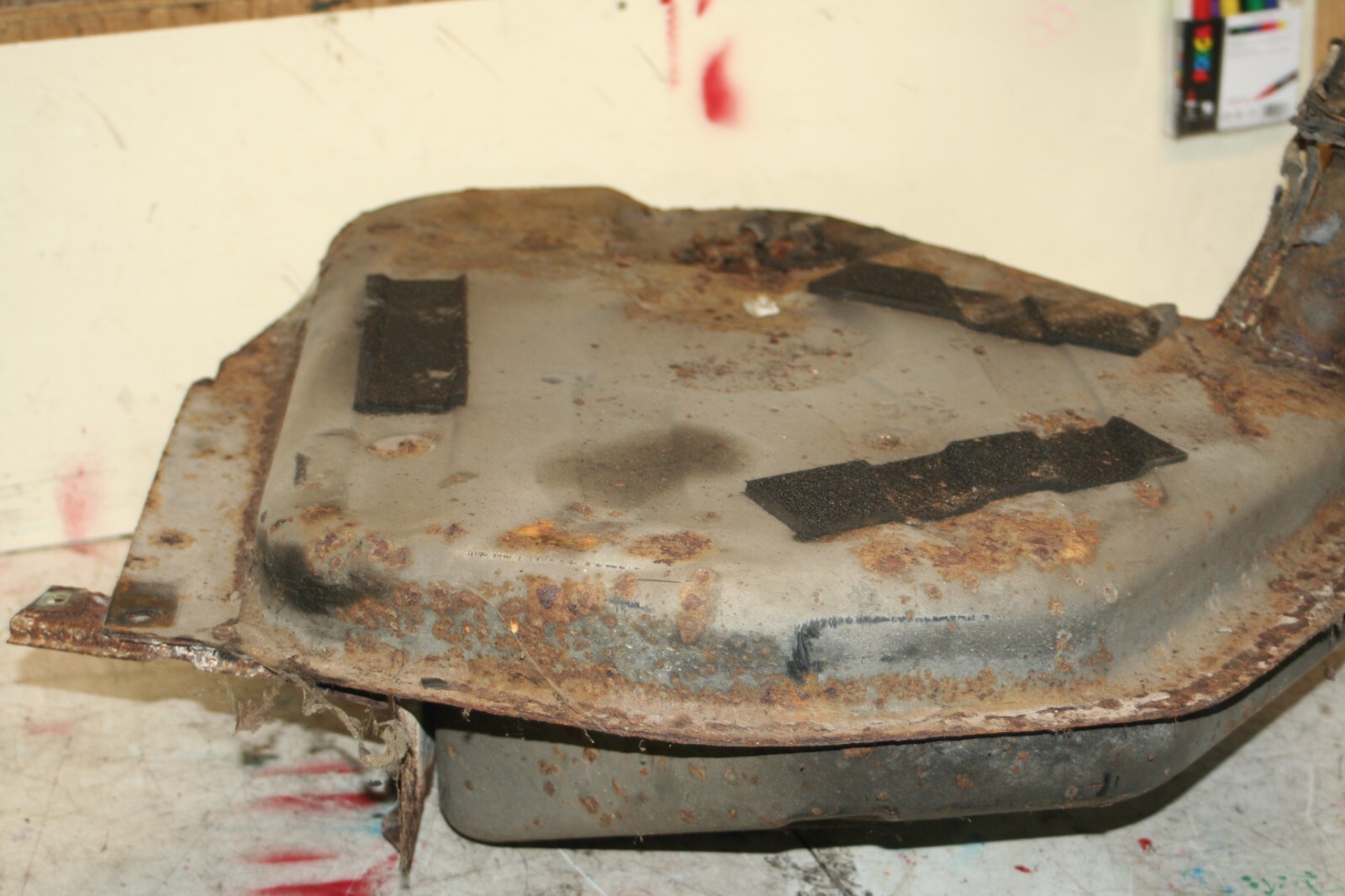 1988 BMW 525 E28. FUEL TANK - Image 2