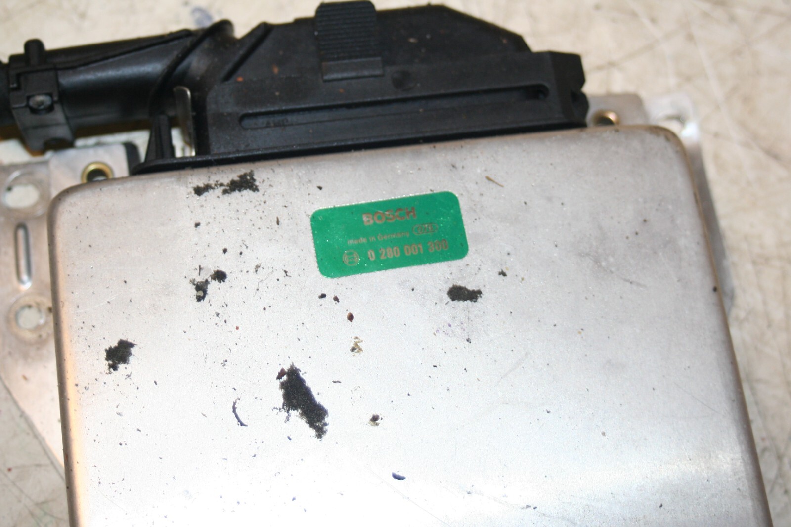1988 BMW 525 E28. ECU 0280 001 300 M30 ENGINE - Image 2