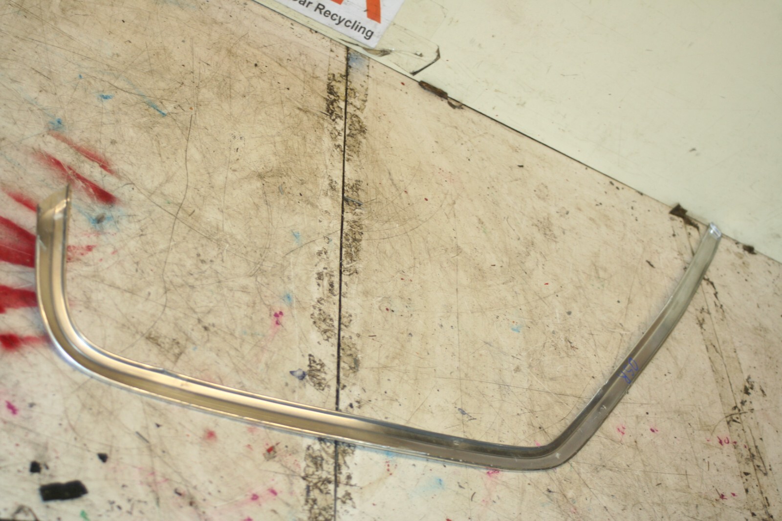 1988 BMW 525 E28. CHROME TRIM OFF SIDE REAR GUTTER - Image 2