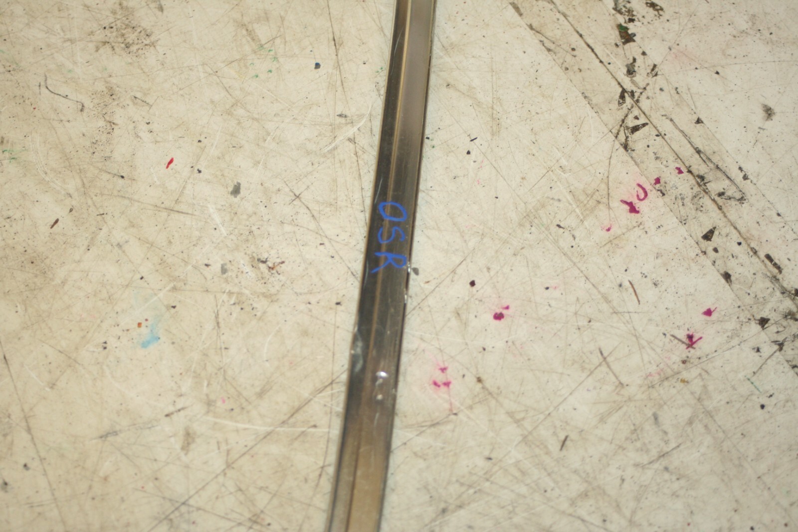 1988 BMW 525 E28. CHROME TRIM OFF SIDE REAR GUTTER - Image 3