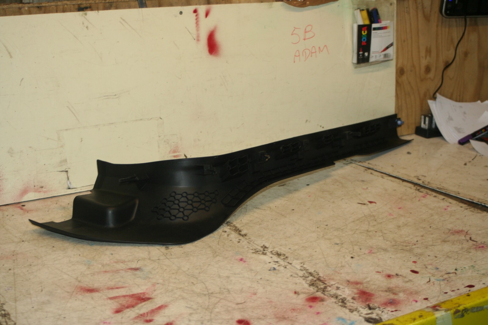 2013 VAUXHALL ADAM 1.4 PETROL MANUAL. LOWER SILL FLOOR TRIM PASSENGER SIDE - Image 2