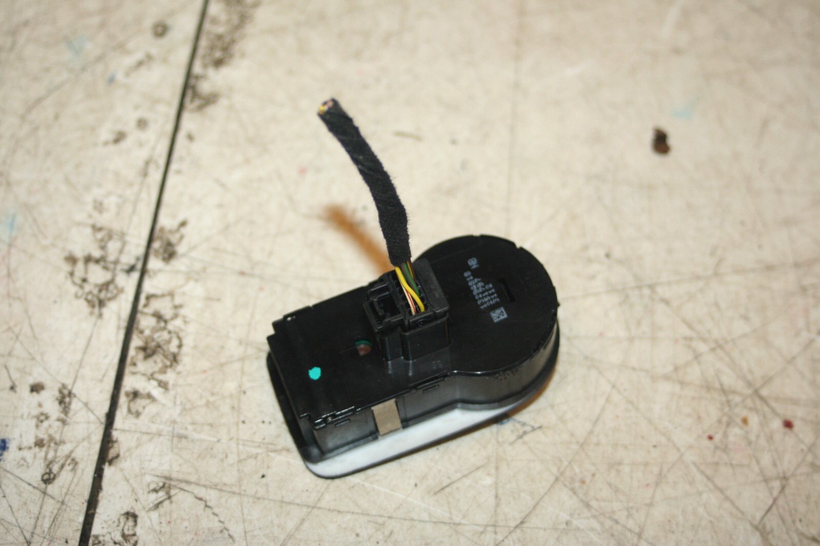 2013 VAUXHALL ADAM 1.4 PETROL MANUAL. HEAD LIGHT SWITCH - Image 3