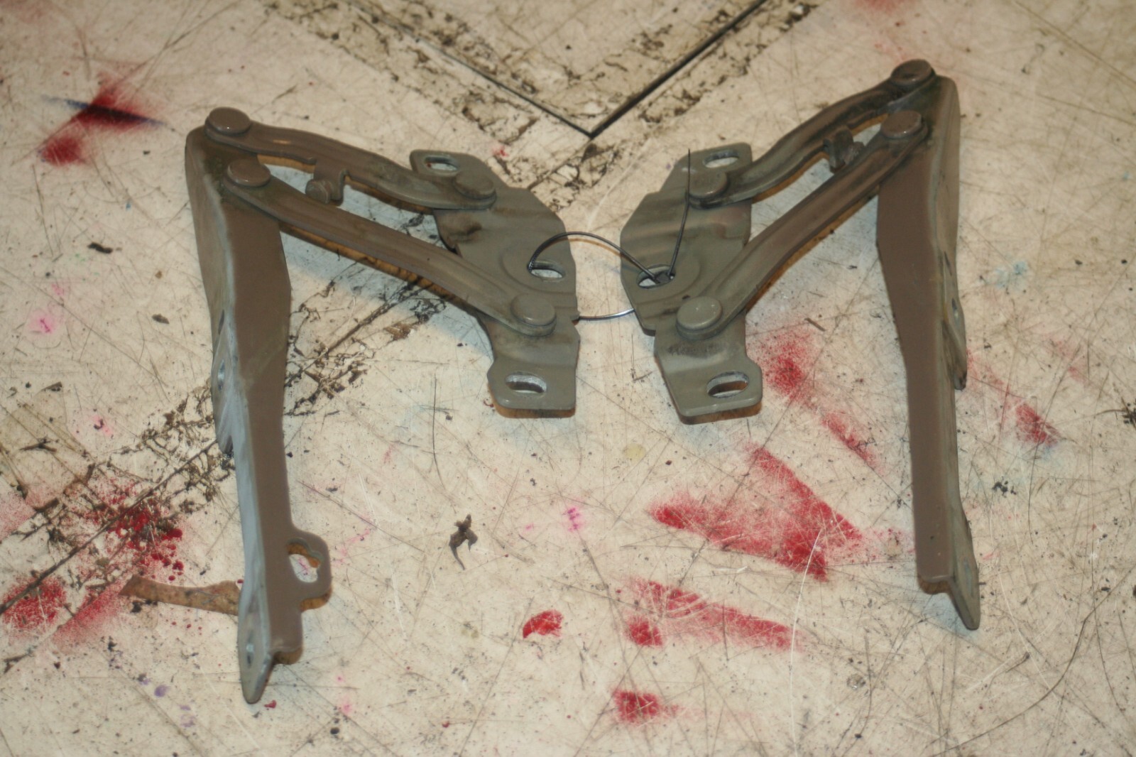 2013 VAUXHALL ADAM 1.4 PETROL MANUAL. BONNET HINGES PAIR - Image 3