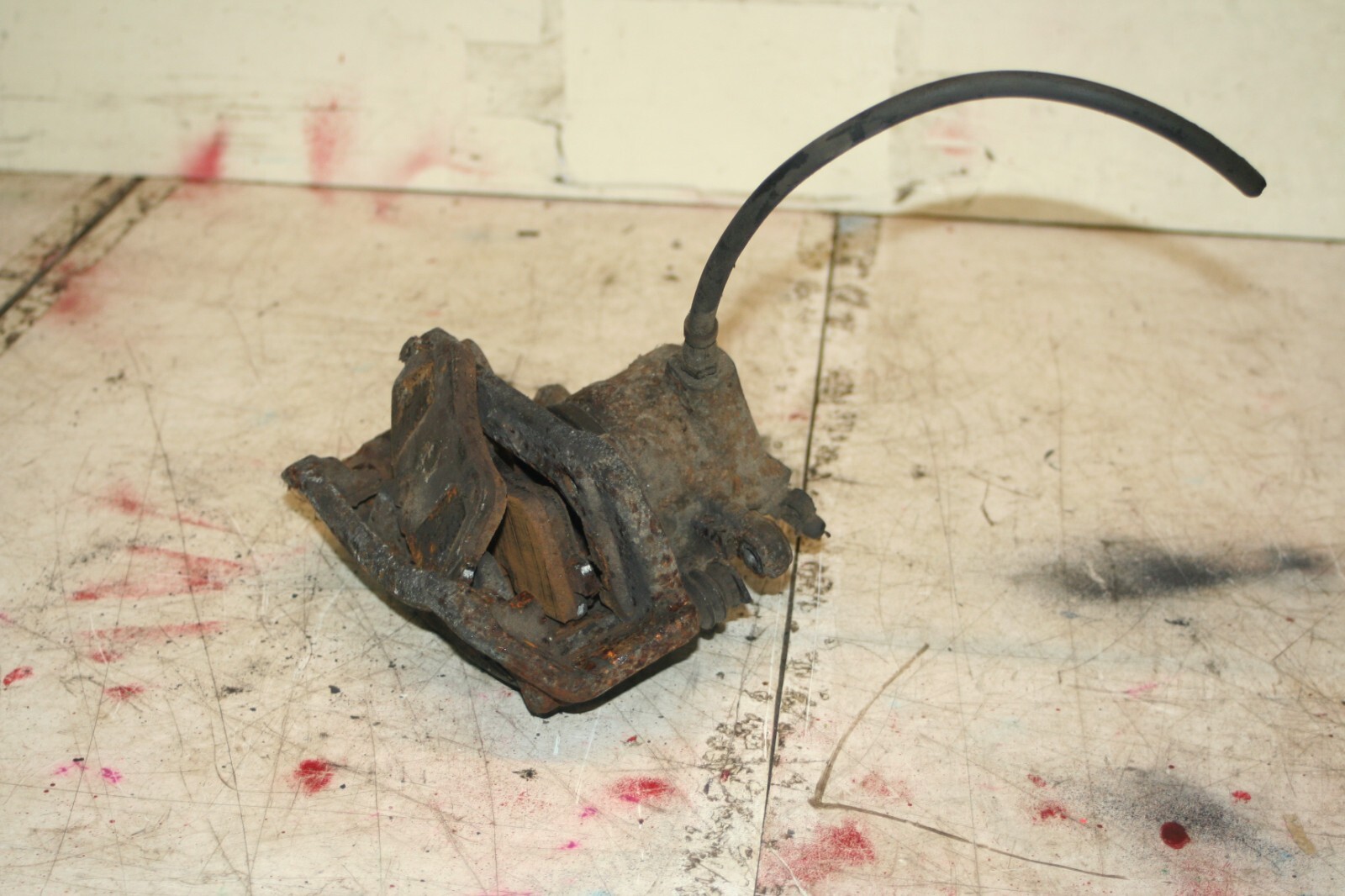 2006 MERCEDES BENZ C CLASS W203. FRONT BRAKE CALIPER - Image 3