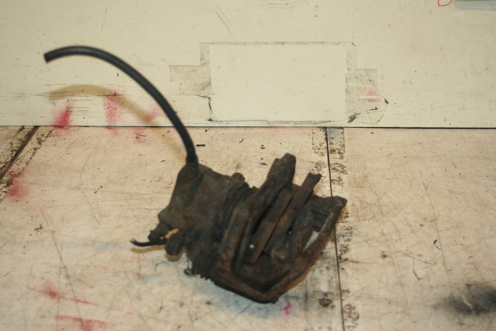 2006 MERCEDES BENZ C CLASS W203. FRONT BRAKE CALIPER