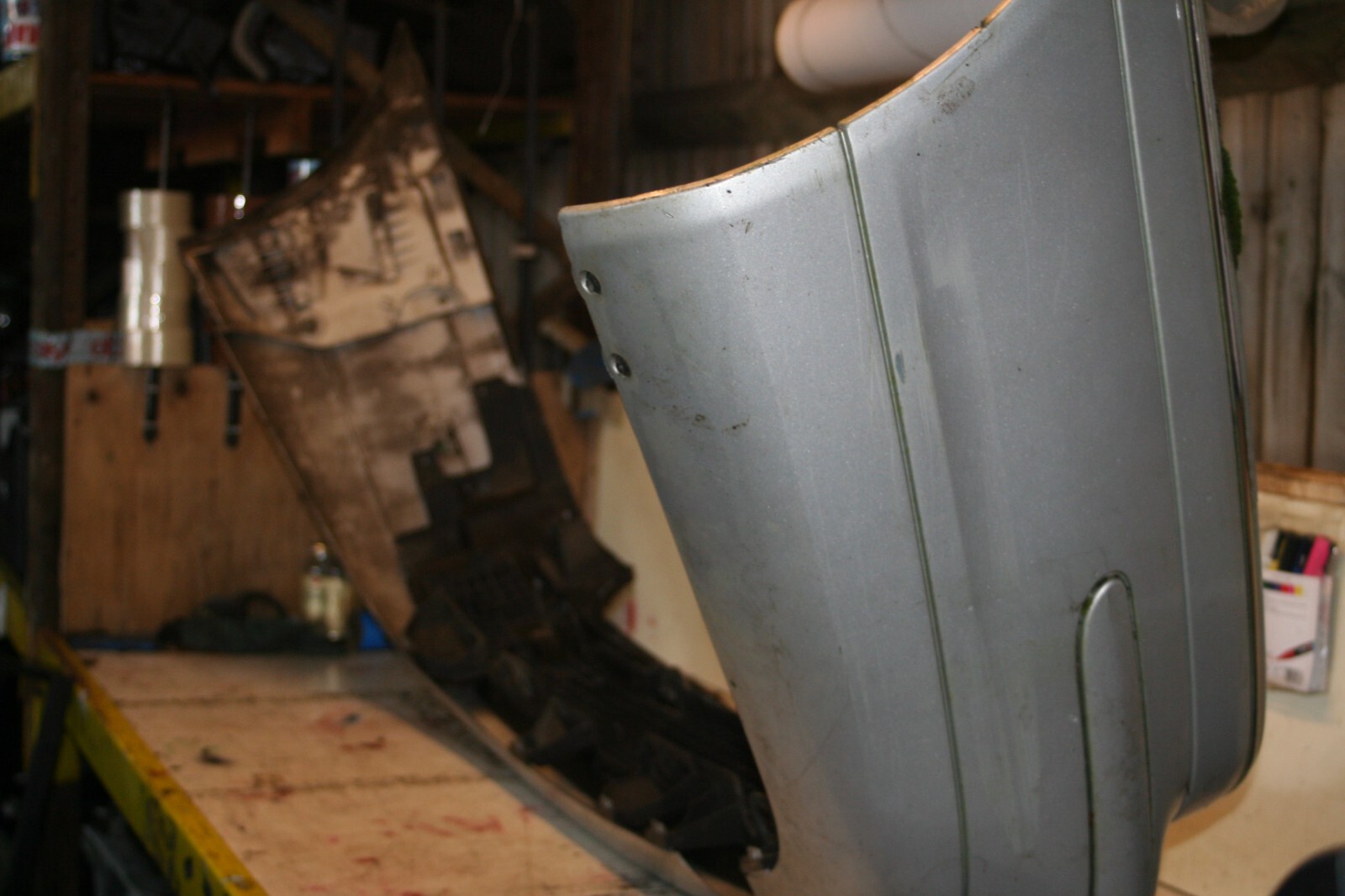 2006 MERCEDES BENZ C CLASS W203. REAR BUMPER IN SILVER - Image 4