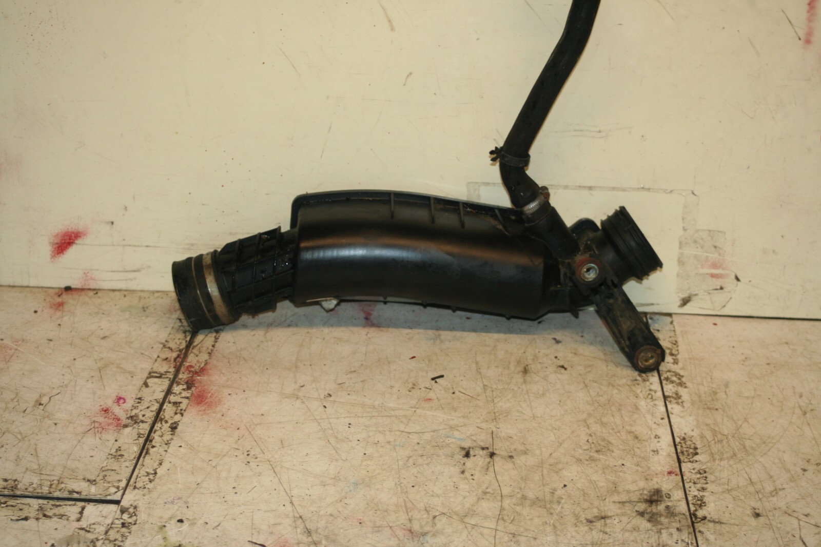2006 MERCEDES BENZ C CLASS W203. AIR INTAKE PIPE - Image 2