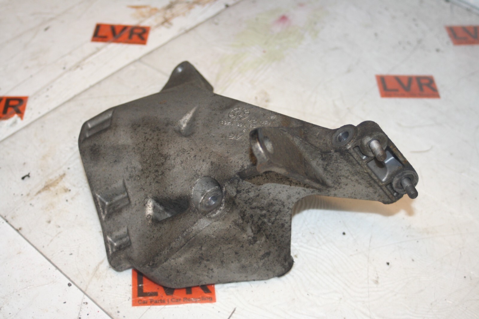 2013 VOLKSWAGEN POLO MK5 6R 1.2 DIESEL. ENGINE MOUNT BRACKET