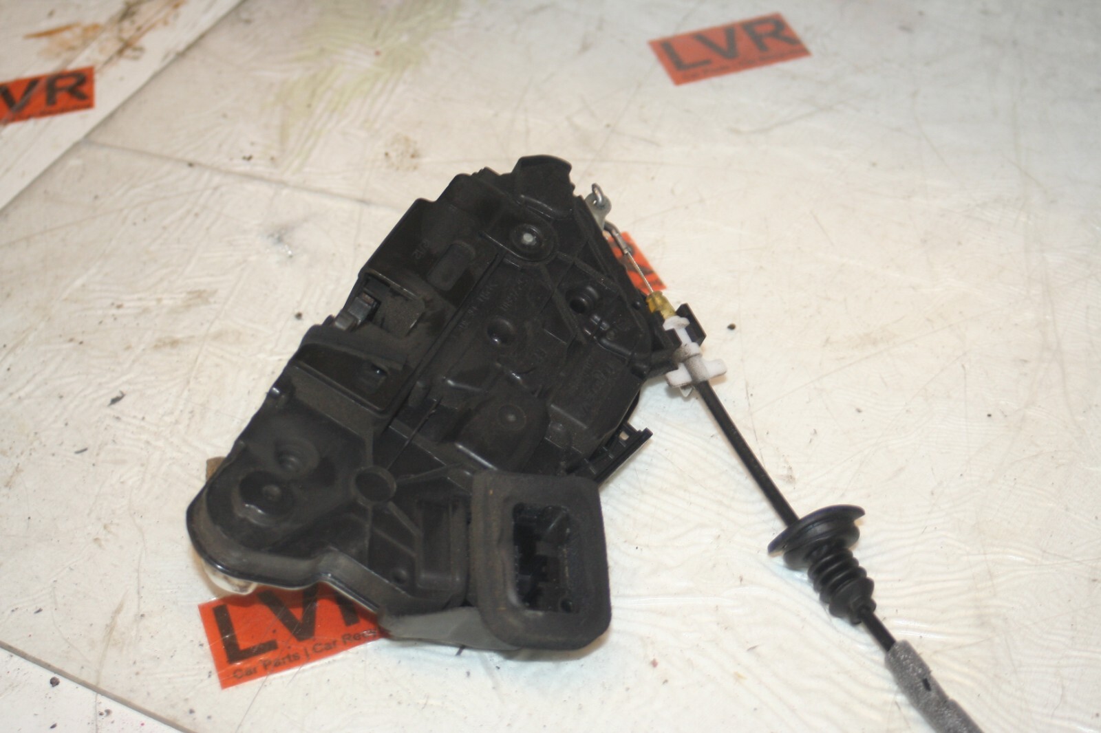2013 VOLKSWAGEN POLO MK5 6R 1.2 DIESEL. DRIVER SIDE DOOR LOCK MOTOR - Image 2