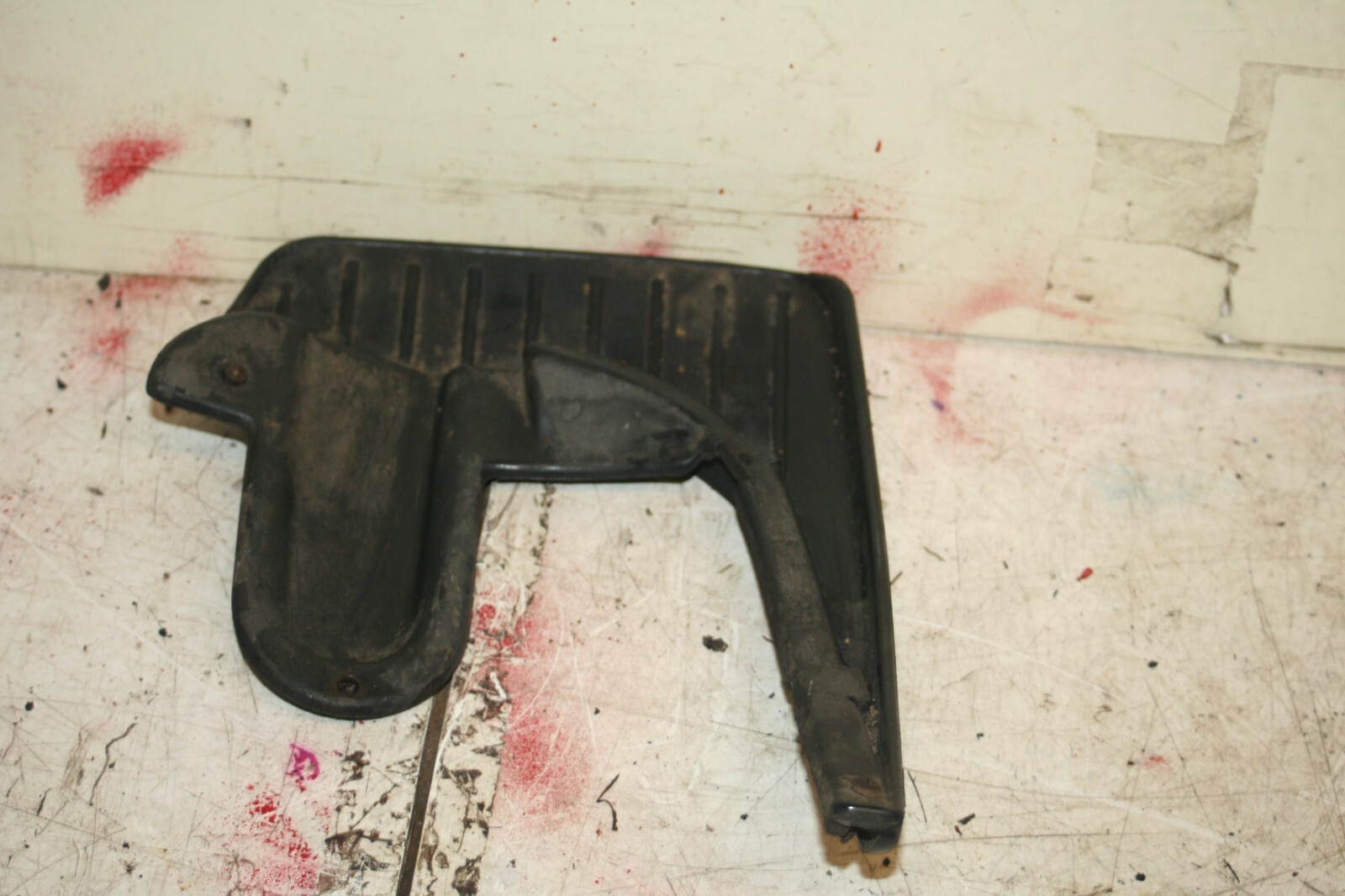 2006 MERCEDES BENZ C CLASS W203. MUD FLAP - Image 2