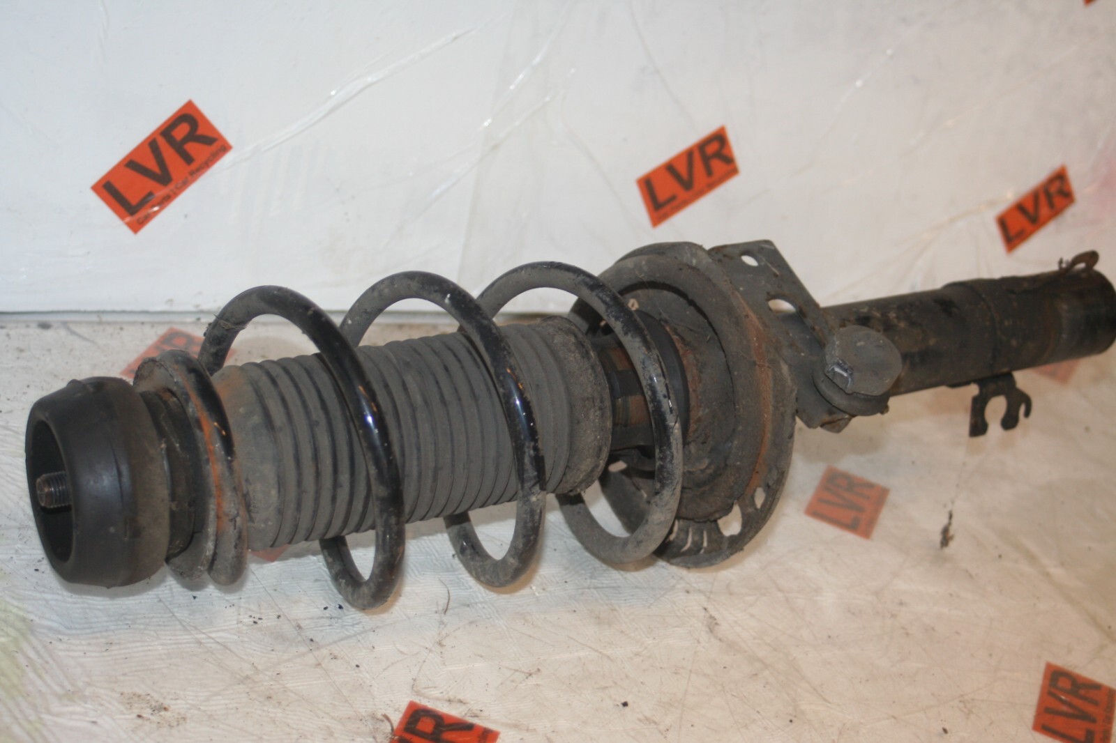 2013 VOLKSWAGEN POLO MK5 6R 1.2 DIESEL. DRIVER SIDE FRONT SUSPENSION UNIT - Image 4