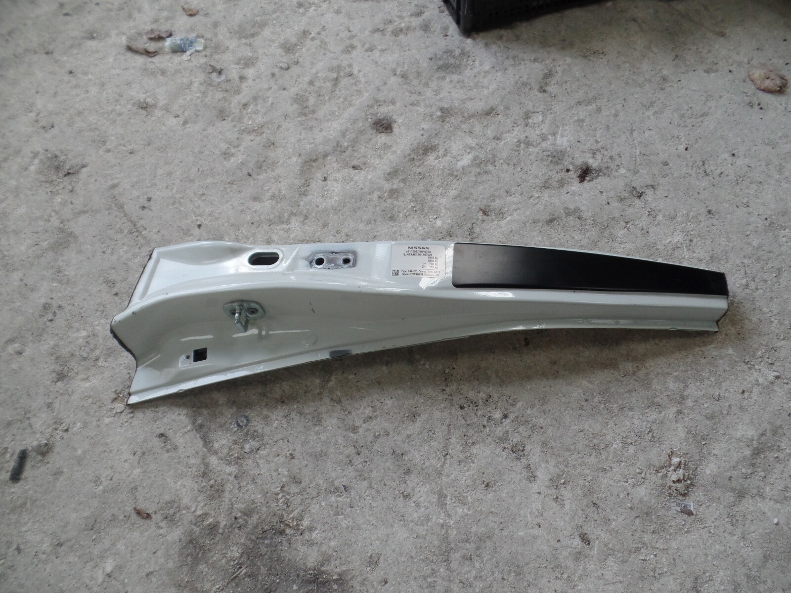 Nissan Note N-Tec 2015 O/S/F Drivers Door Shut Column / Panel - Image 2