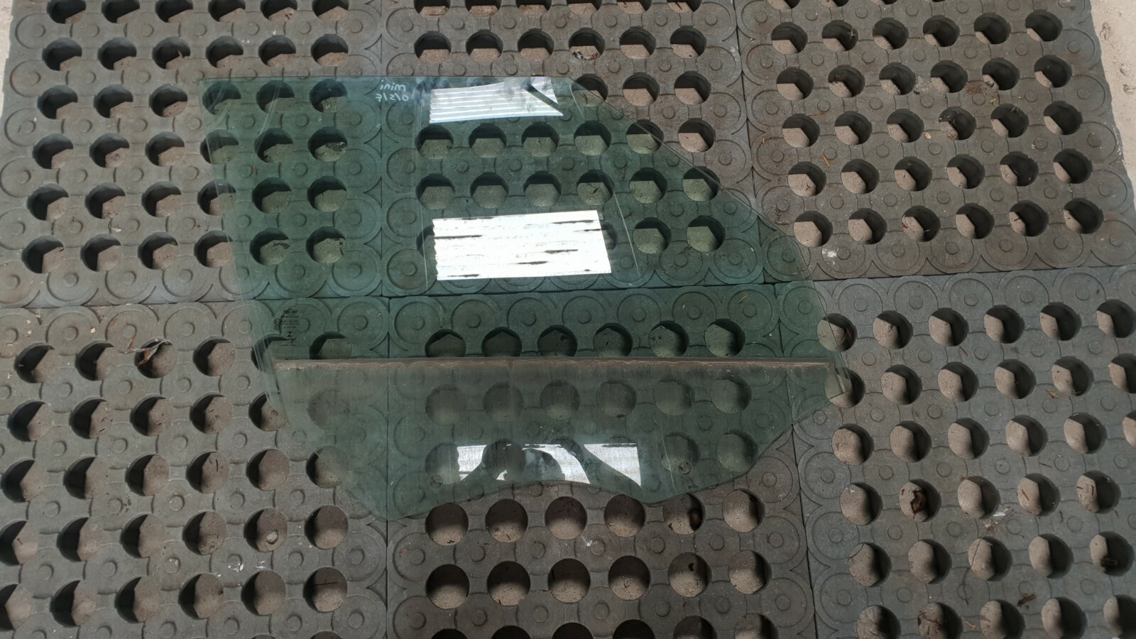 Mini Countryman 2014 Drivers Side Front Door Window Glass O/S/F