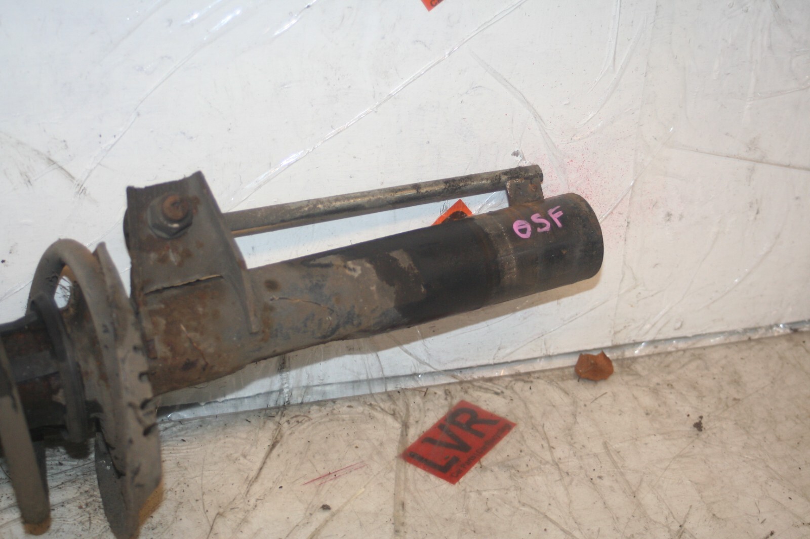 2005 VOLKSWAGEN GOLF MK5. DRIVER SIDE FRONT SUSPENSION UNIT - Image 2