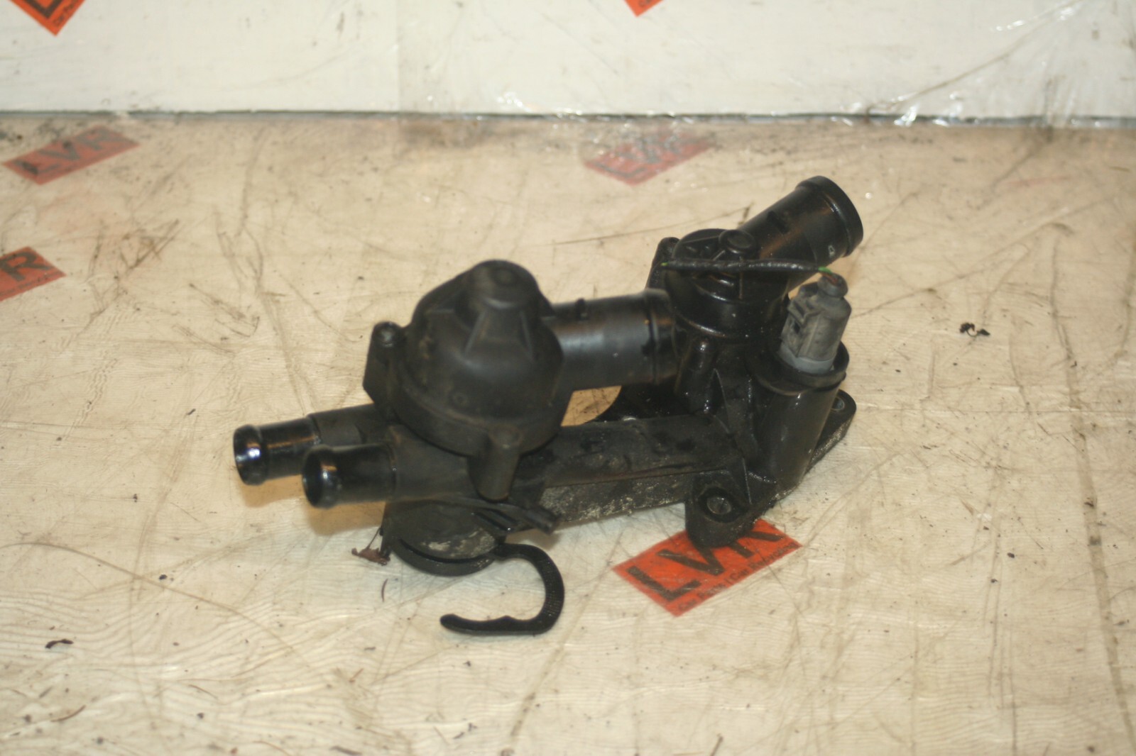 2005 VOLKSWAGEN GOLF MK5. COOLANT HOUSING THERMOSTAT SENSOR