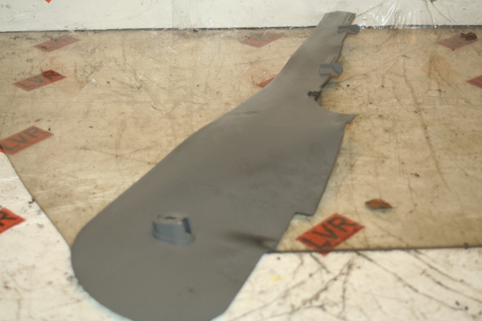 2005 VOLKSWAGEN GOLF MK5. CENTRE CONSOLE SIDE PANEL - Image 2