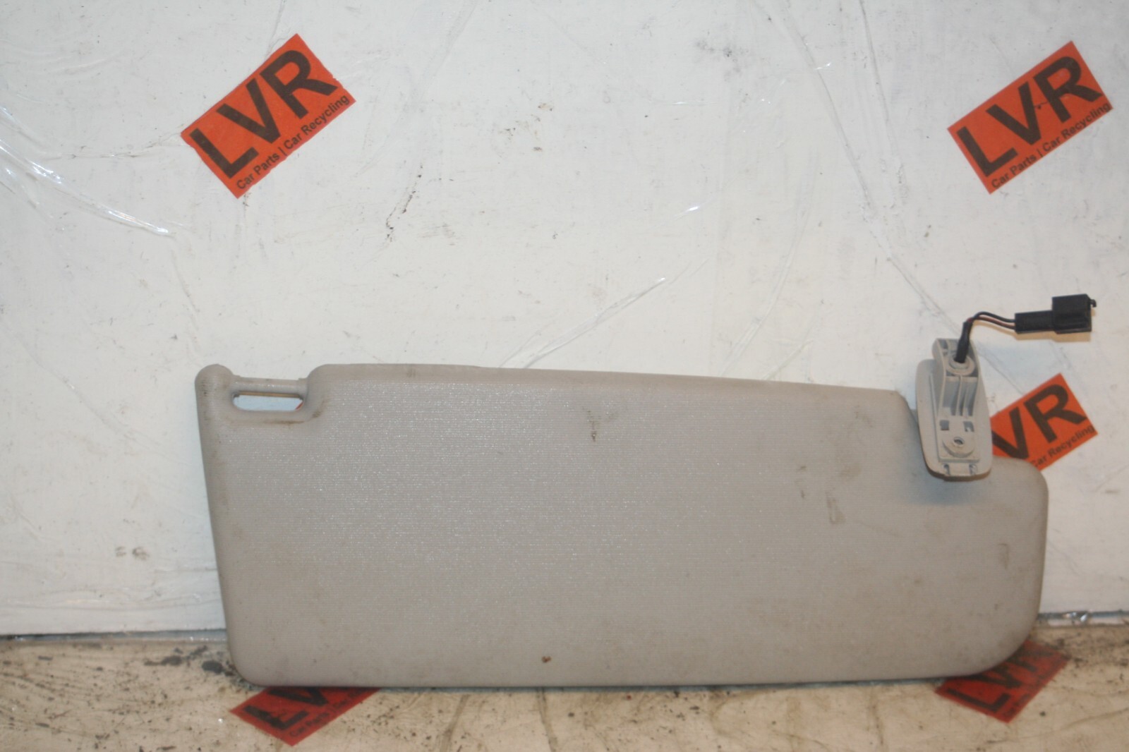 2005 VOLKSWAGEN GOLF MK5. PASSENGER SIDE SUN VISOR - Image 2