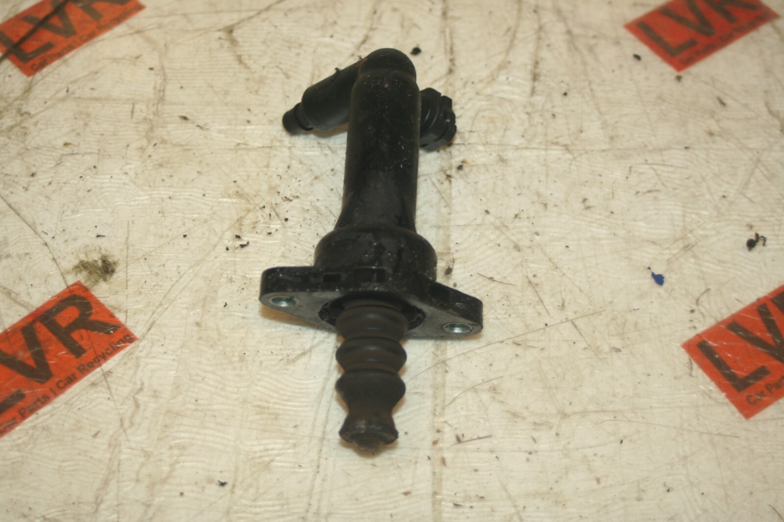 2005 VOLKSWAGEN GOLF MK5. CLUTCH SLAVE CYLINDER - Image 2