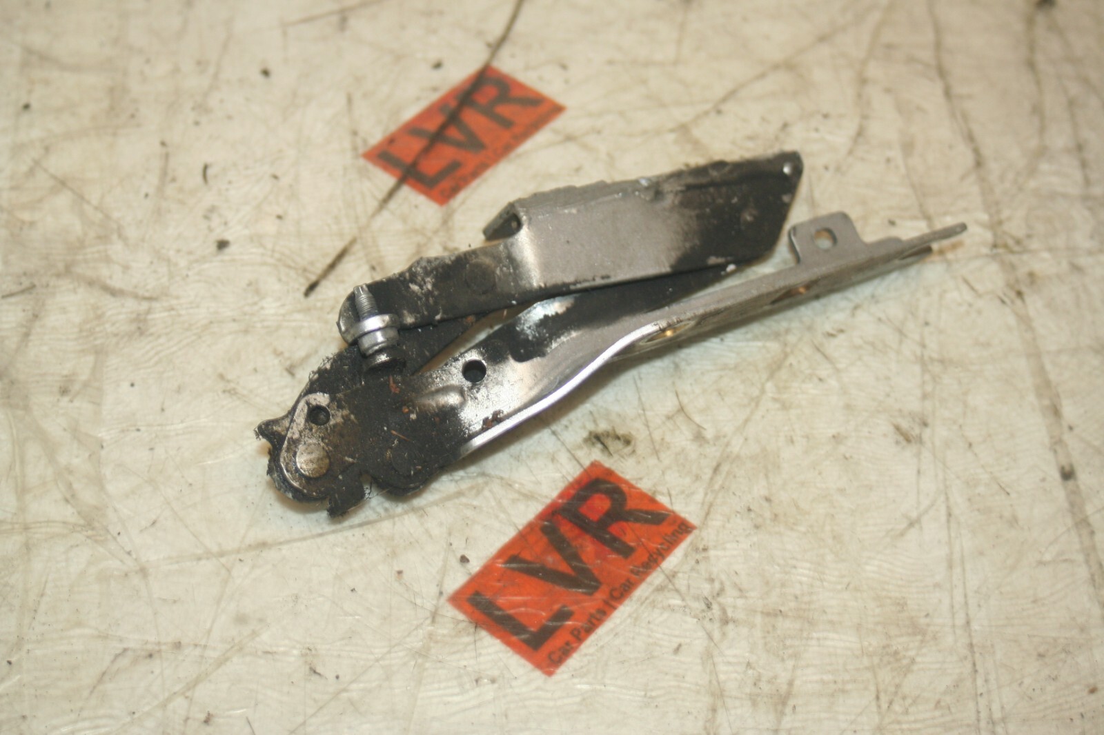 2005 VOLKSWAGEN GOLF MK5. BONNET HINGE - Image 2