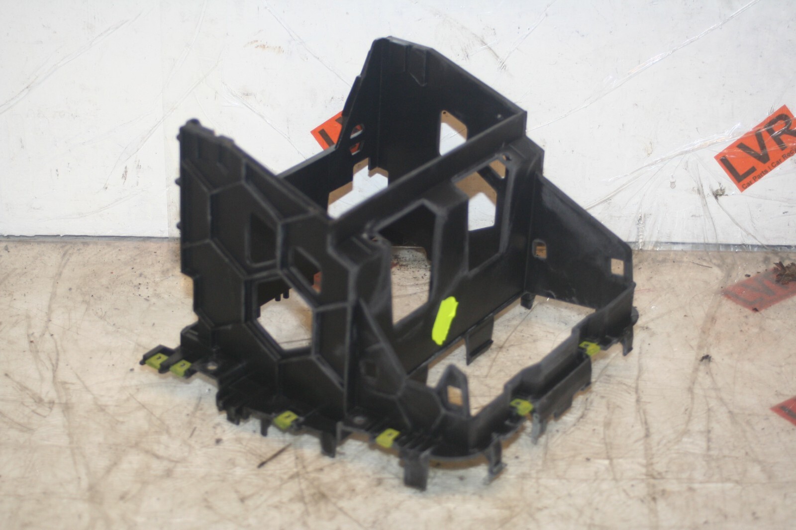 2005 VOLKSWAGEN GOLF MK5. CENTRE CONSOLE MOUNTING RADIO FRAME DOUBLE DIN