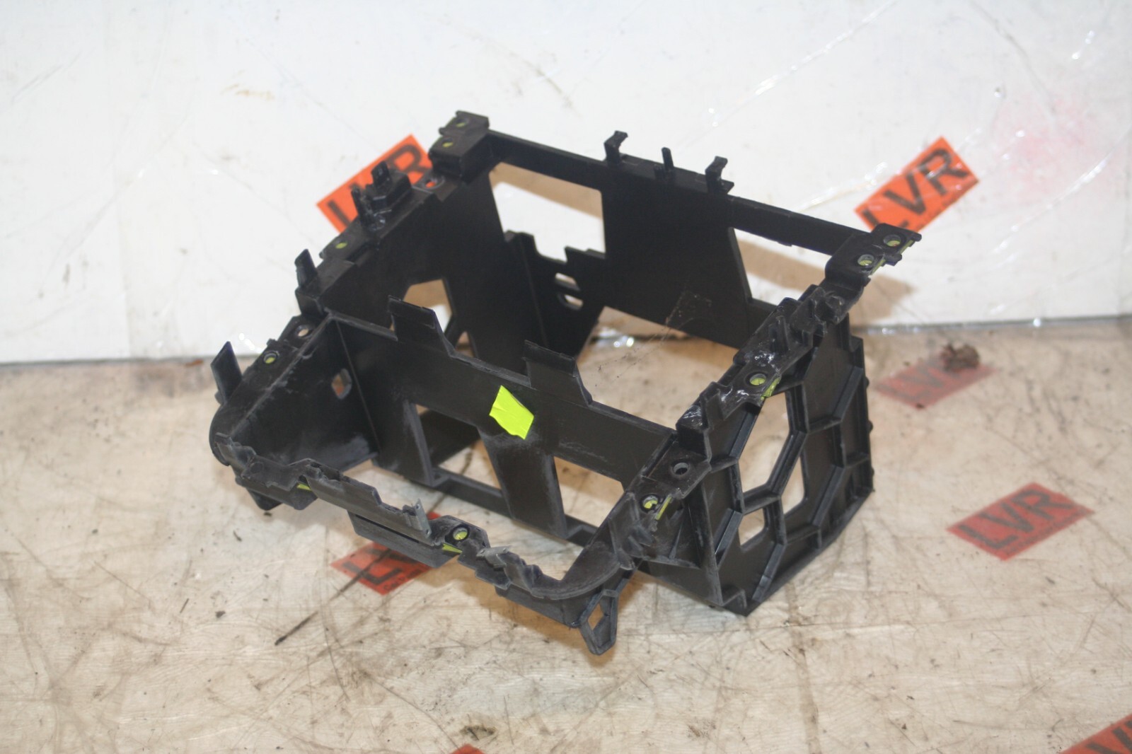 2005 VOLKSWAGEN GOLF MK5. CENTRE CONSOLE MOUNTING RADIO FRAME DOUBLE DIN - Image 2