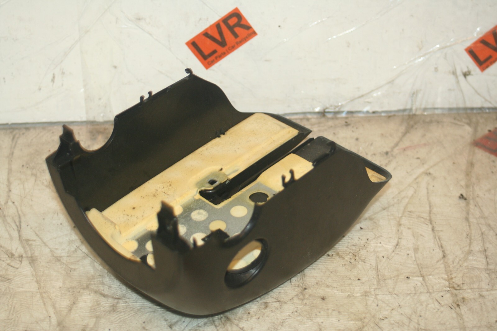 2005 VOLKSWAGEN GOLF MK5. STEERING LOWER COWLING - Image 2