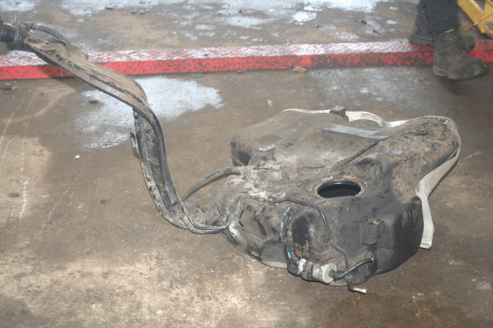 2005 VOLKSWAGEN GOLF MK5. HIGH PRESSURE PETROL FUEL TANK PUMP