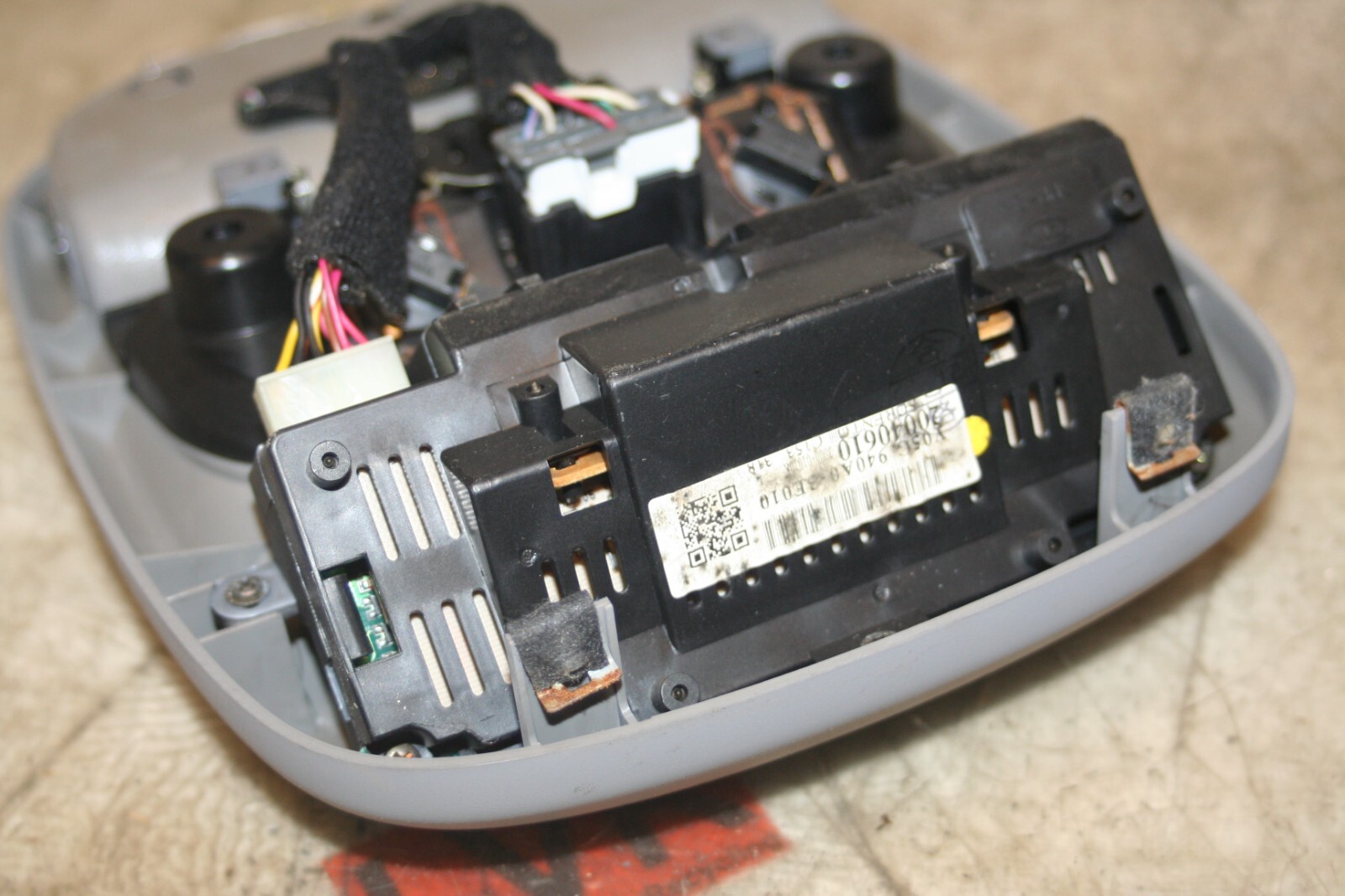 2009 KIA SORENTO. INTERIOR LIGHT WITH SUN ROOF CONTROLS - Image 4