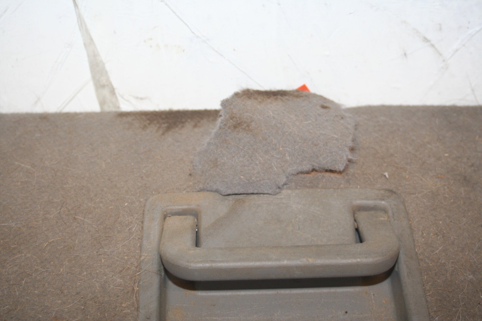 2009 KIA SORENTO. BOOT CARPET DAMAGED - Image 3