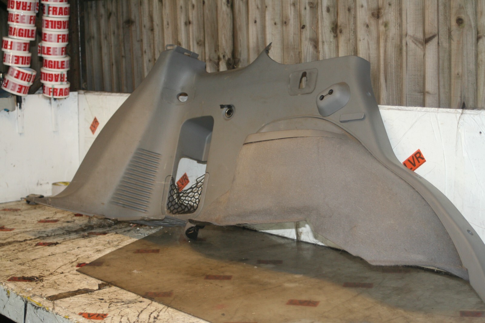 2009 KIA SORENTO. BOOT PLASTIC FAIRING TRIM PANEL - Image 2